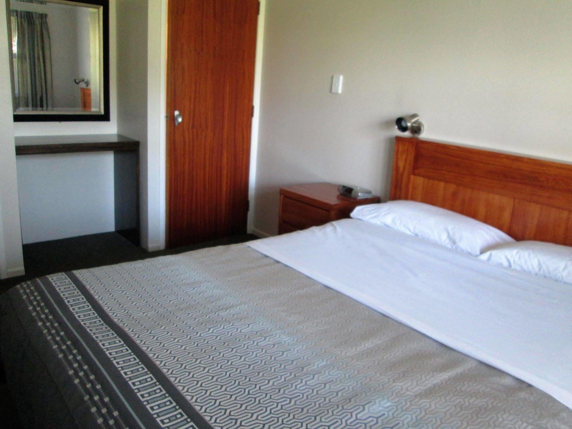 Colonial Motel Papakura Exterior photo
